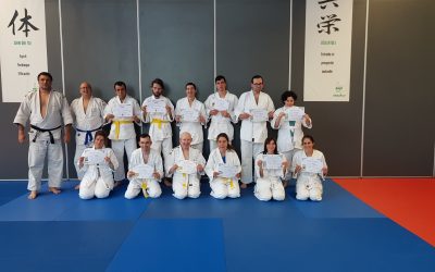 Le Judo : un sport adapté à tous ! Passage de grade dans la joie pour les patients du centre de lutte contre l&rsquo;épilepsie, présents chaque jeudi sur les tatamis de la Maison du Judo. BRAVO à tous :)