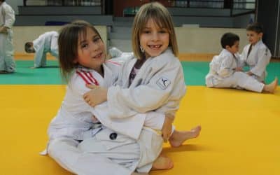 Stage DECOUVERTE pour les 5/6 ans du 24 au 26 Février 2025 – Le DOJO ROMANAIS a dans son ADN de proposer le maximum d&rsquo;activités à chacun de ses adhérents quels que soient son âge et son niveau. Lors des vacances d&rsquo;hiver se déroulera le traditionnel stage de découverte qui permet aux jeunes pousses de faire leurs premier pas sur les tatamis. N&rsquo;hésitez pas en parler à votre entourage ! Ce stage est ouvert à tous les enfants de 5 à 6 ans qui souhaitent découvrir le judo. Au programme, une séance sur les tatamis le matin (kimonos prêtés par le club), un repas en commun et un large panel d&rsquo;activités sportives et ludiques tout au long de l&rsquo;après-midi. Retrouvez le document d&rsquo;informations et d&rsquo;inscription dans l&rsquo;onglet STAGES et n&rsquo;hésitez pas à nous contacter pour de plus amples informations !